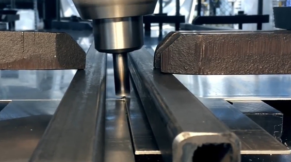 �~�XĦ������